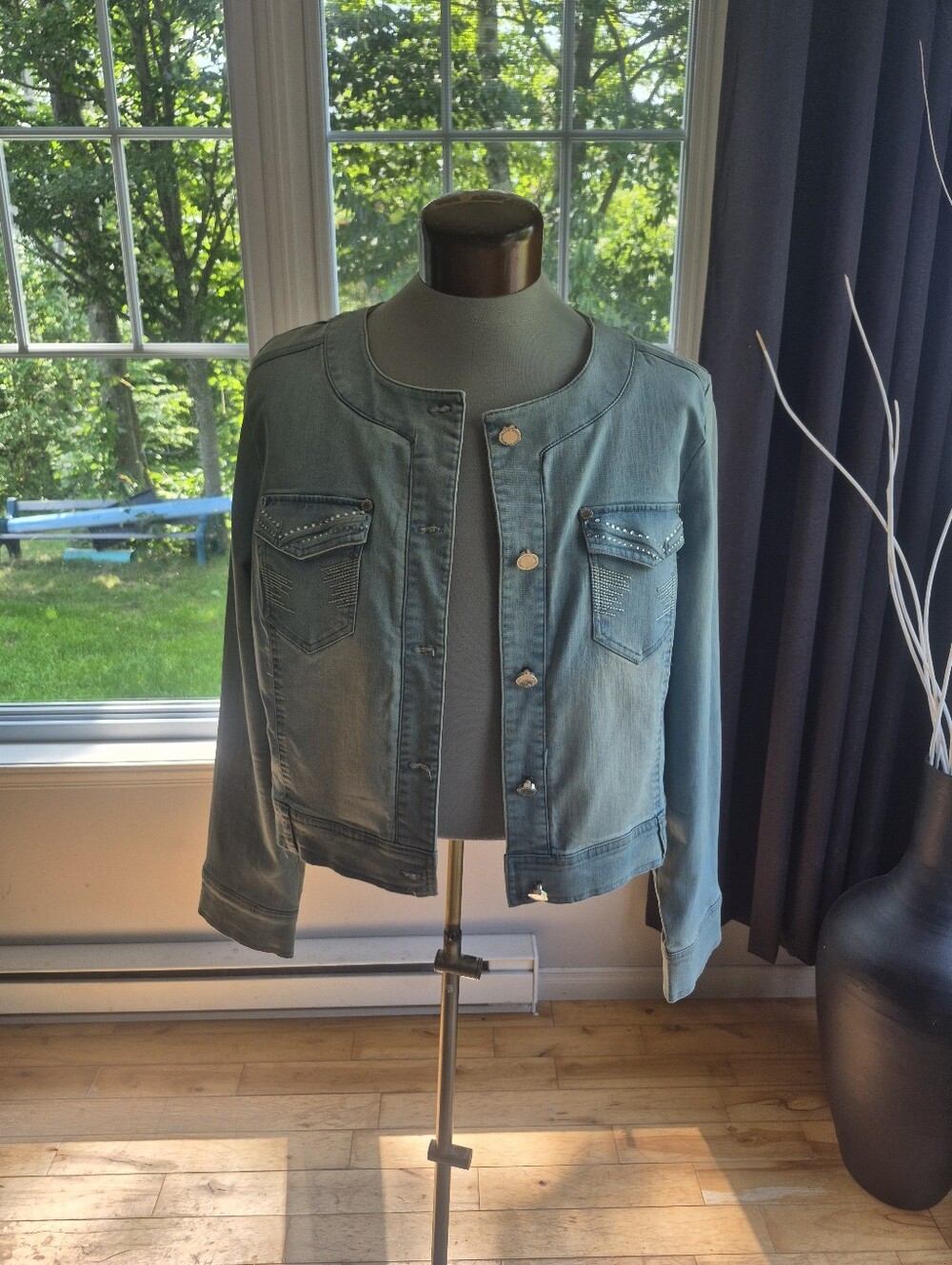 Women’s Lightweight Denim Jacket - Classic Collarless Design